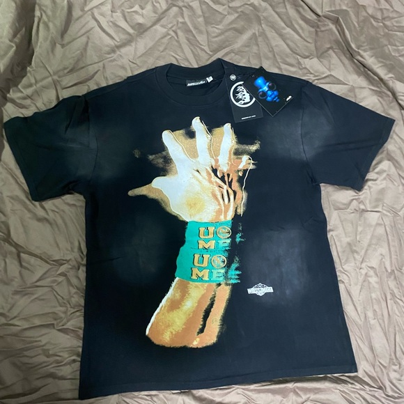 Size large Black Graphic T-Shirt with Green and Gold Design